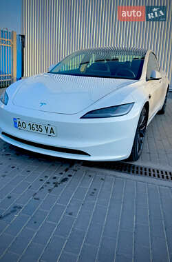 Седан Tesla Model 3 2024 в 