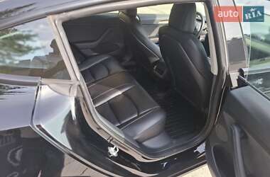 Седан Tesla Model 3 2023 в 