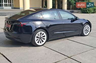 Седан Tesla Model 3 2023 в 