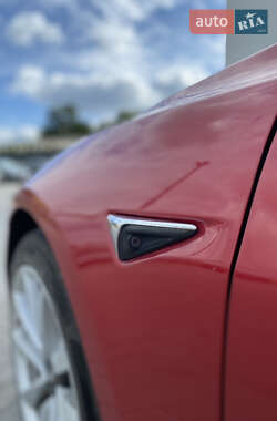Седан Tesla Model 3 2019 в Ровно