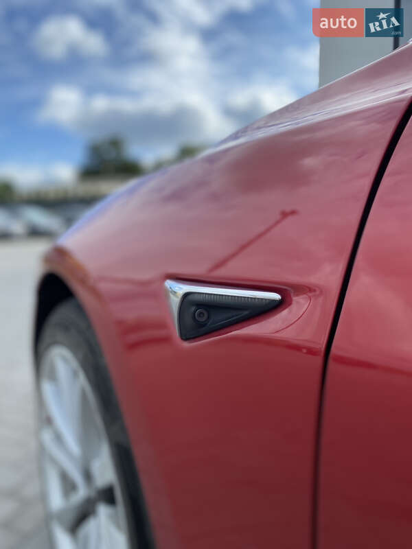 Седан Tesla Model 3 2019 в Ровно