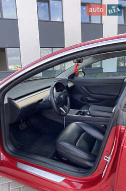 Седан Tesla Model 3 2019 в Ровно