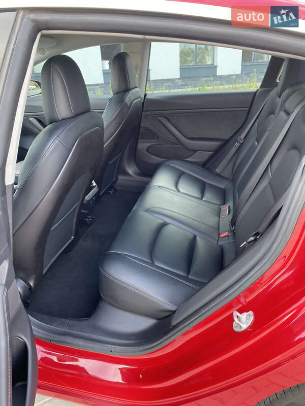 Седан Tesla Model 3 2019 в Ровно