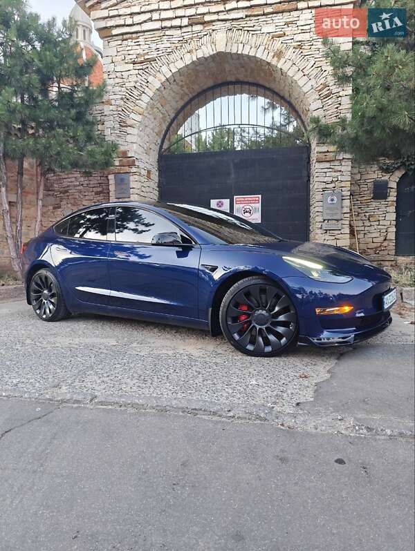 Седан Tesla Model 3 2023 в Одессе