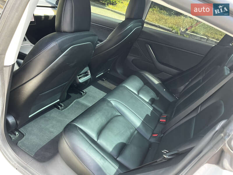 Седан Tesla Model 3 2019 в Днепре