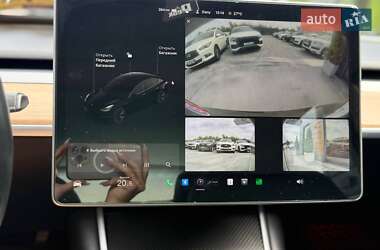 Седан Tesla Model 3 2019 в 