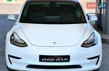 Седан Tesla Model 3 2020 в 