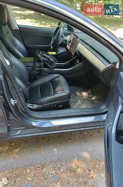 Седан Tesla Model 3 2020 в 