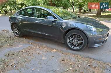 Седан Tesla Model 3 2020 в 