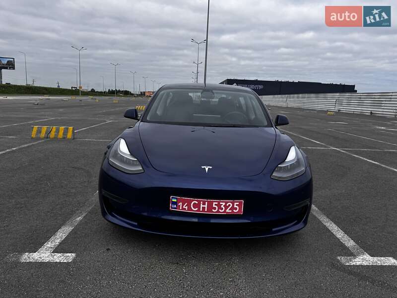 Седан Tesla Model 3 2021 в Львове