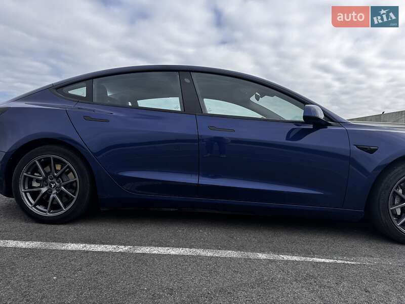 Седан Tesla Model 3 2021 в Львове