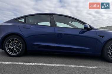 Седан Tesla Model 3 2021 в 