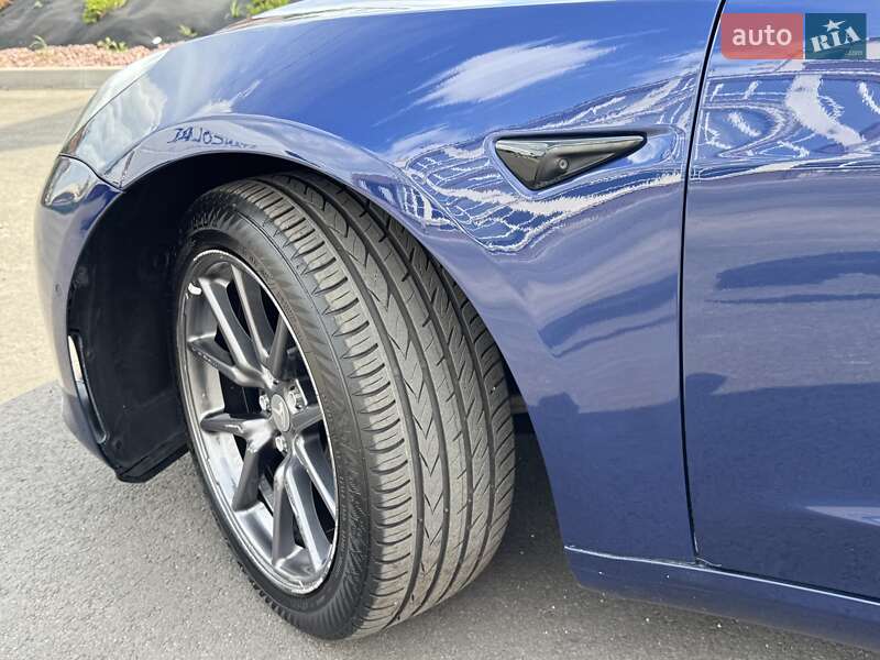 Седан Tesla Model 3 2018 в Киеве