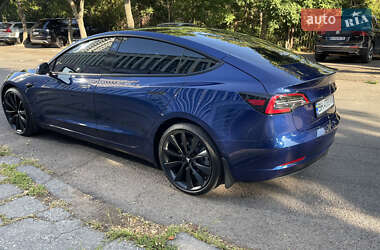 Седан Tesla Model 3 2022 в 