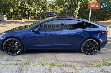 Седан Tesla Model 3 2022 в 