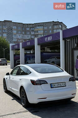 Седан Tesla Model 3 2020 в 