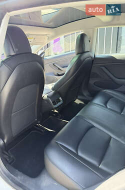 Седан Tesla Model 3 2020 в 