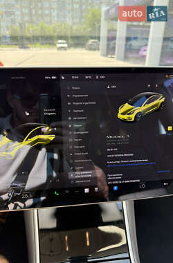Седан Tesla Model 3 2020 в 