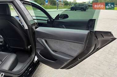 Седан Tesla Model 3 2019 в 
