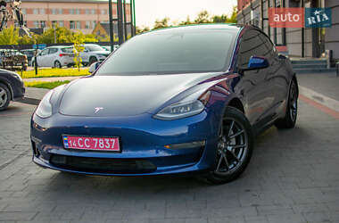 Седан Tesla Model 3 2021 в 