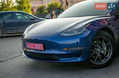 Седан Tesla Model 3 2021 в 