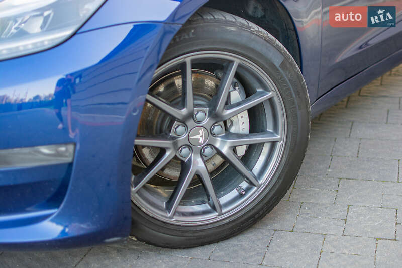 Седан Tesla Model 3 2021 в Дрогобыче