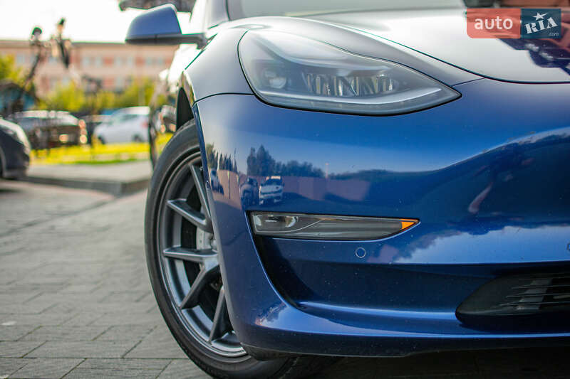 Седан Tesla Model 3 2021 в Дрогобыче