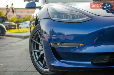 Седан Tesla Model 3 2021 в 