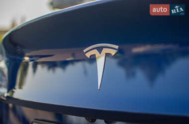 Седан Tesla Model 3 2021 в 