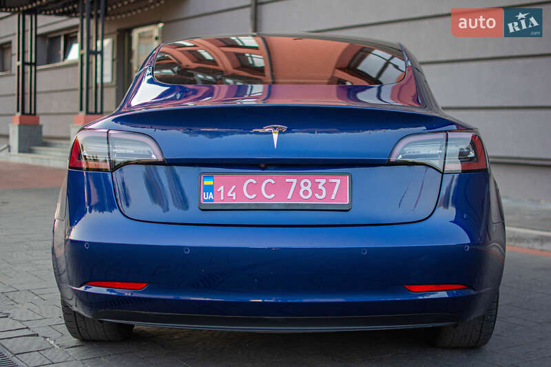 Седан Tesla Model 3 2021 в Дрогобыче
