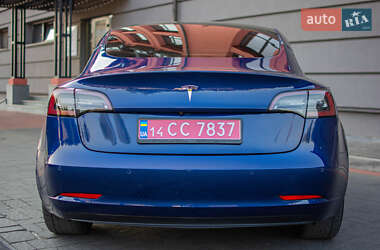 Седан Tesla Model 3 2021 в 