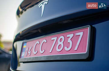 Седан Tesla Model 3 2021 в 