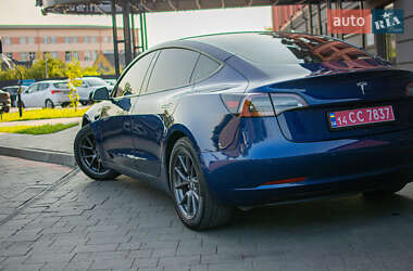 Седан Tesla Model 3 2021 в 