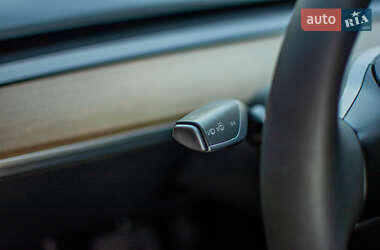 Седан Tesla Model 3 2021 в 