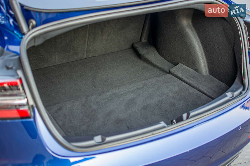 Седан Tesla Model 3 2021 в Дрогобыче