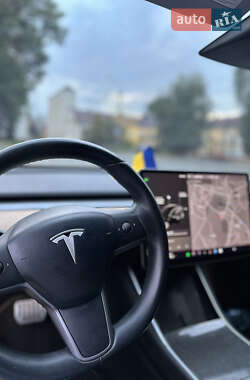 Седан Tesla Model 3 2019 в 