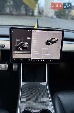 Седан Tesla Model 3 2019 в 