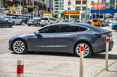Седан Tesla Model 3 2020 в 