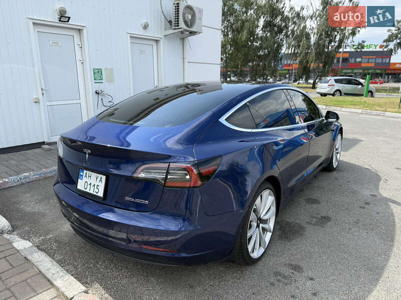 Седан Tesla Model 3 2018 в Києві