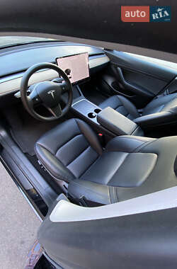 Седан Tesla Model 3 2021 в 