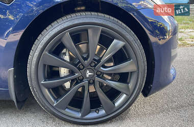Седан Tesla Model 3 2022 в 