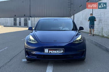 Седан Tesla Model 3 2022 в 