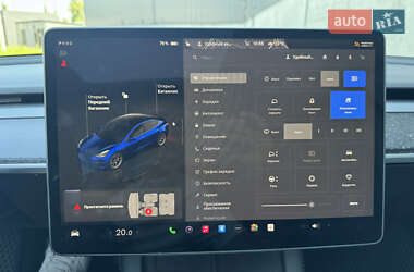 Седан Tesla Model 3 2022 в 