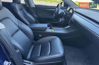 Седан Tesla Model 3 2022 в 