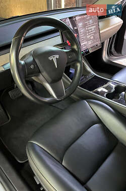 Седан Tesla Model 3 2019 в 