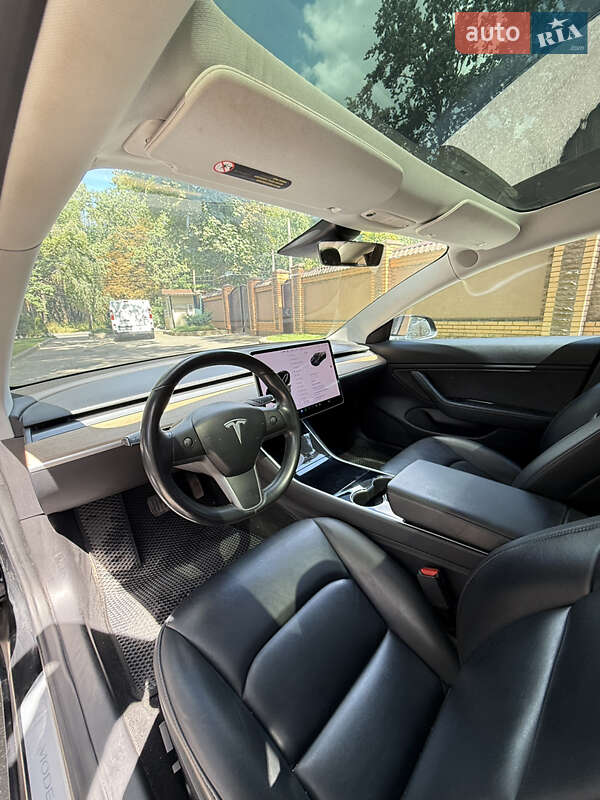 Седан Tesla Model 3 2018 в Чернигове