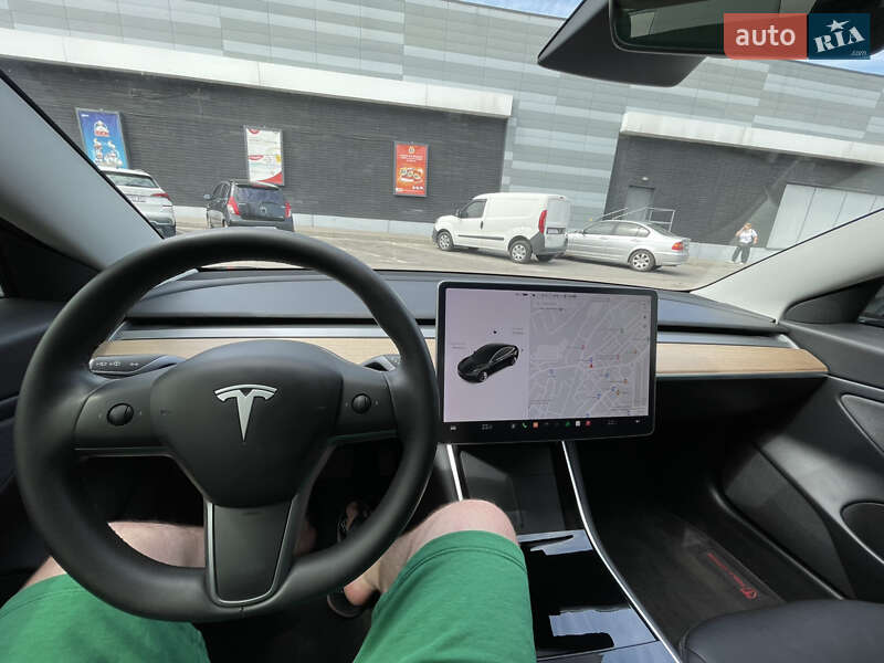 Седан Tesla Model 3 2020 в Днепре