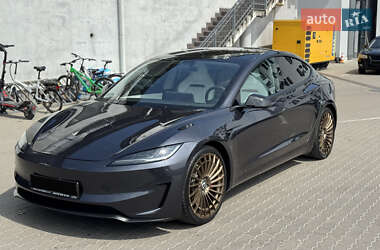 Tesla Model 3 2024