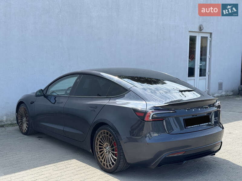 Седан Tesla Model 3 2024 в Львові
