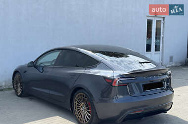 Седан Tesla Model 3 2024 в 